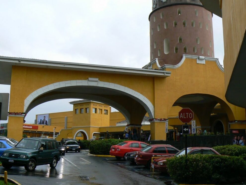 Mall Paseo de Las Flores en Heredia, Costa Rica